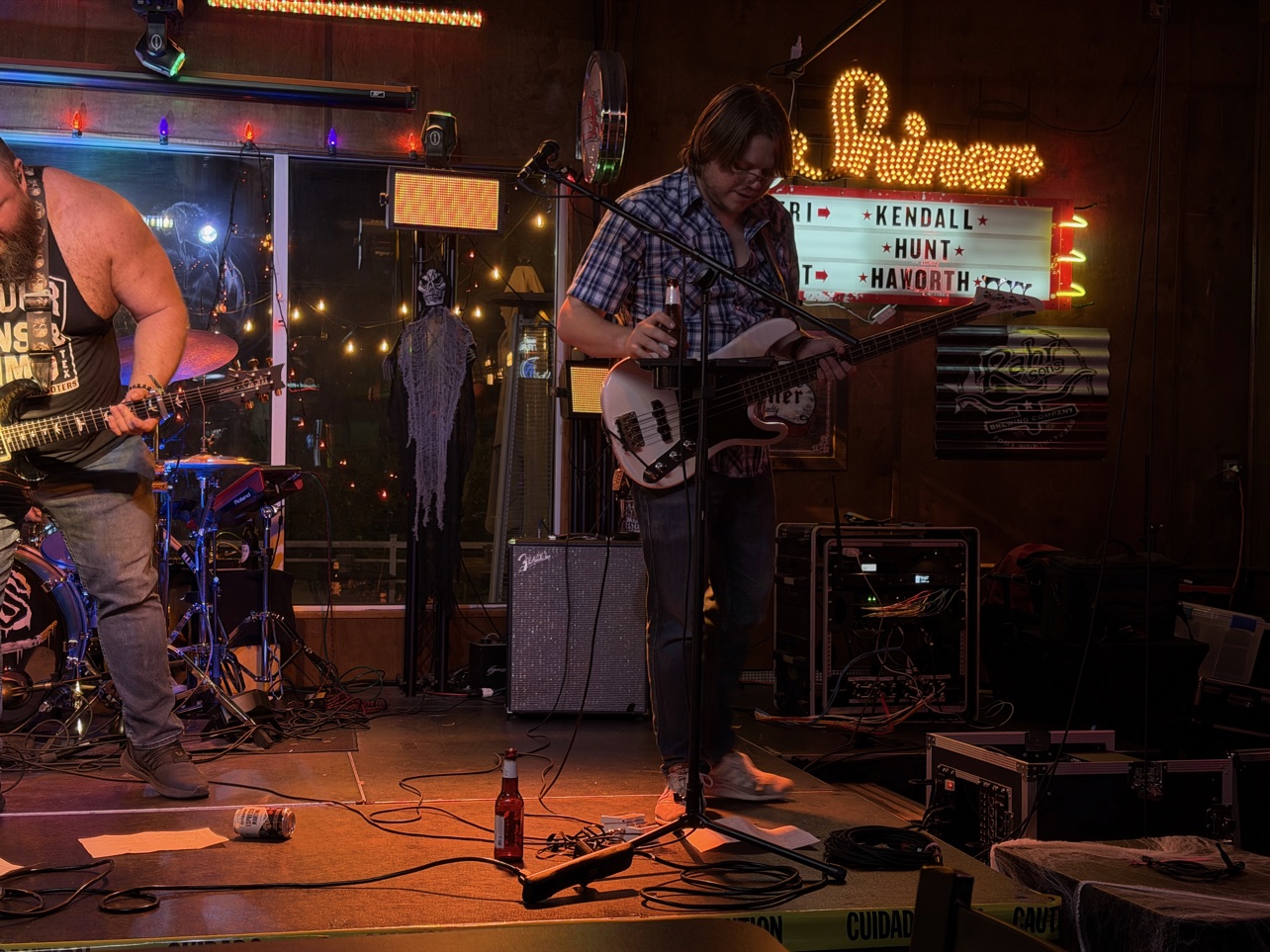 Kendall Hunt and The Shooters performing live