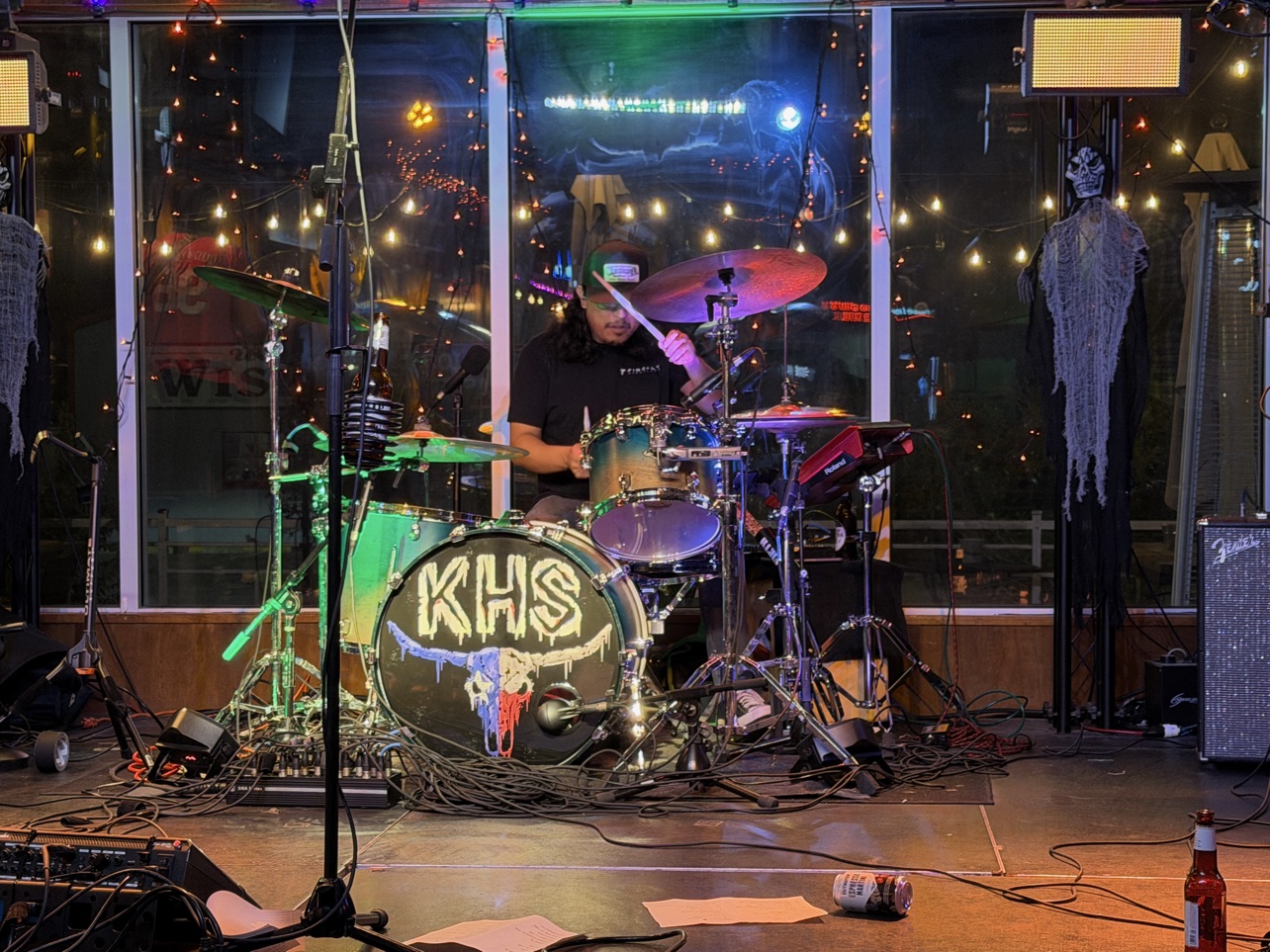 Kendall Hunt and The Shooters performing live